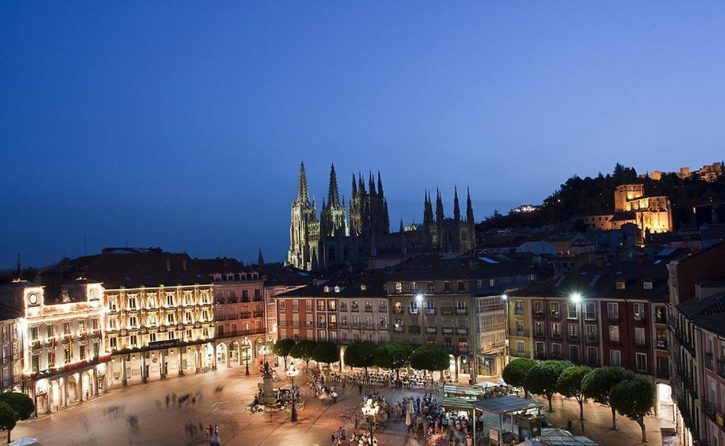 Apartamento Turistico Plaza Mayor Burgos Bagian luar foto